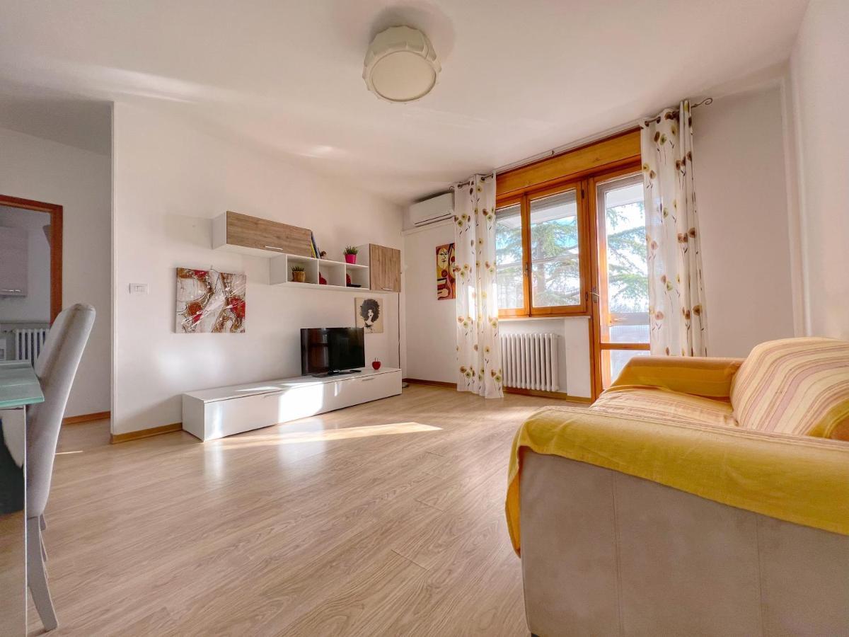 Lovely Apartment A Due Passi Dal Mare Rimini Exterior photo